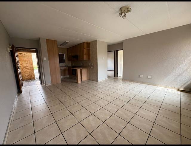 2 BEDROOM FLAT FOR SALE IN VAALPARK
